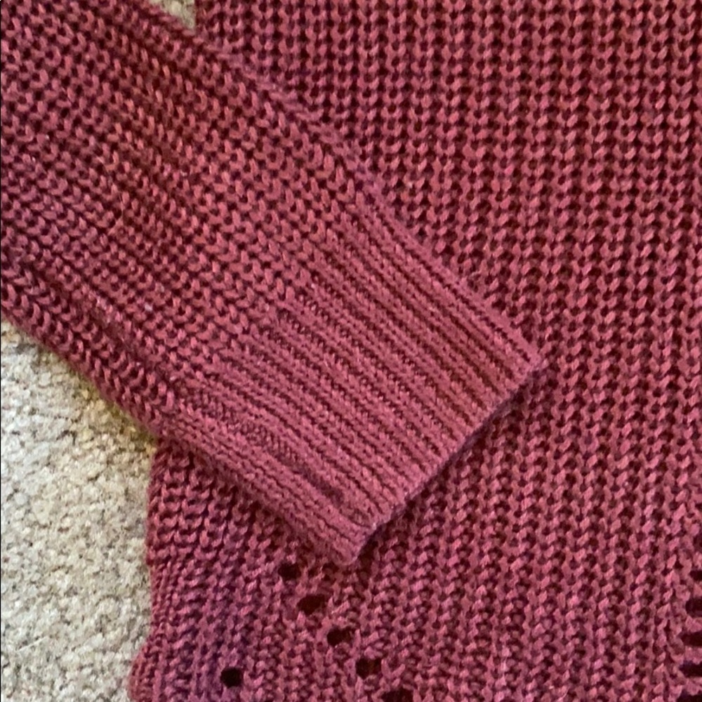 Maroon sweater - Picture 4 of 4